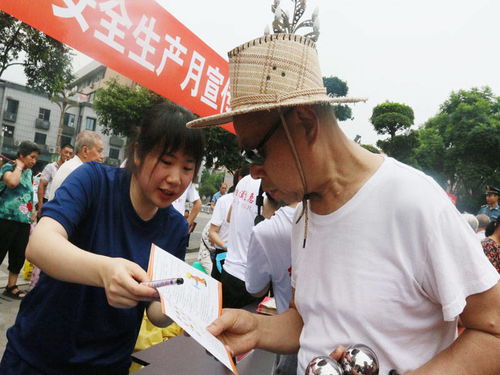 纳溪大队借力 安全生产月 集中咨询日活动开展消防安全宣传
