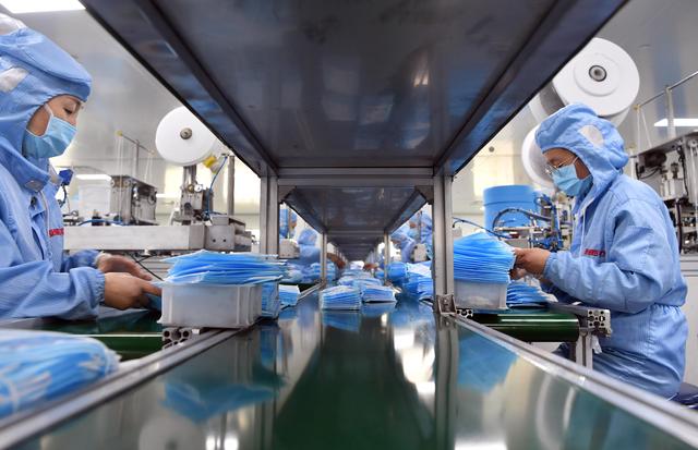 河南长垣 防疫物资生产线上的“模具”力量